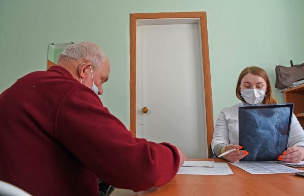 Врачи Курской областной больницы возобновили выездные обследования жителей районов